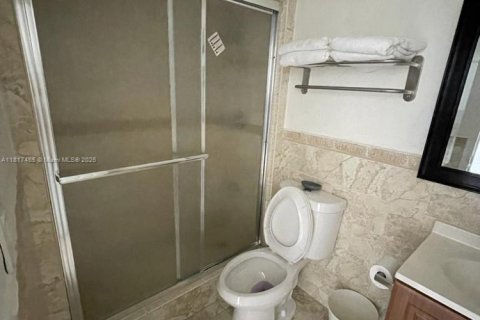 Condo in Sunny Isles Beach, Florida  № 1772653 - photo 6