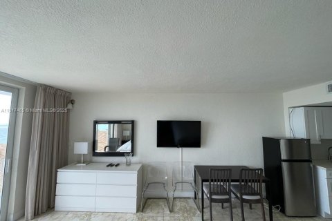 Condo in Sunny Isles Beach, Florida  № 1772653 - photo 4