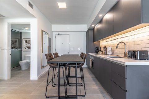 Condo in Miami, Florida, 1 bedroom  № 1875484 - photo 3
