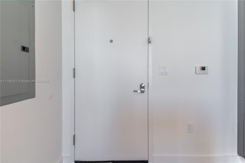 Condo in Miami, Florida, 1 bedroom  № 1875484 - photo 26