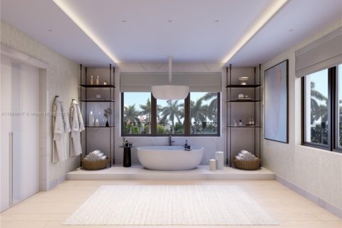 House in Fisher Island, Florida 6 bedrooms, 743.68 sq.m. № 1945331 - photo 14