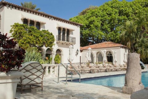 House in Fisher Island, Florida 6 bedrooms, 743.68 sq.m. № 1945331 - photo 21