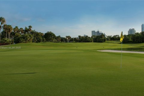 House in Fisher Island, Florida 6 bedrooms, 743.68 sq.m. № 1945331 - photo 26