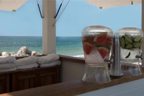 House in Fisher Island, Florida 6 bedrooms, 743.68 sq.m. № 1945331 - photo 23