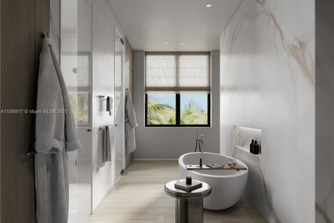House in Fisher Island, Florida 6 bedrooms, 743.68 sq.m. № 1945331 - photo 11