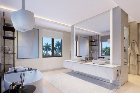 House in Fisher Island, Florida 6 bedrooms, 743.68 sq.m. № 1945331 - photo 13