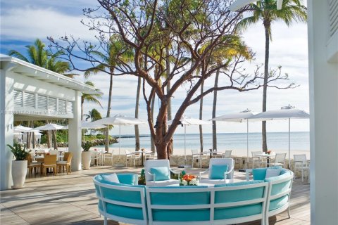 House in Fisher Island, Florida 6 bedrooms, 743.68 sq.m. № 1945331 - photo 28