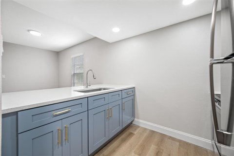 Appartement à louer à Tampa, Floride: 2 chambres, 55.74 m2 № 1681378 - photo 2