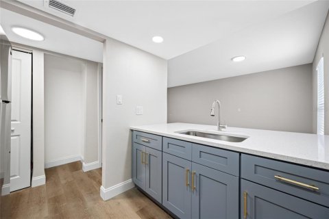 Appartement à louer à Tampa, Floride: 2 chambres, 55.74 m2 № 1681378 - photo 4