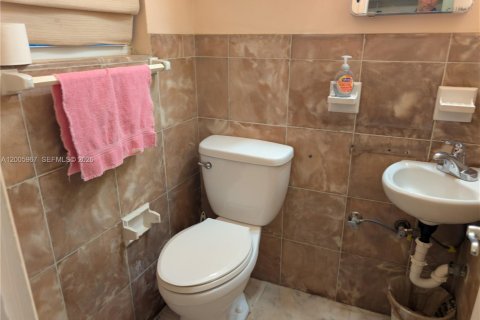 Propiedad comercial en venta en Fort Lauderdale, Florida № 2090425 - foto 27