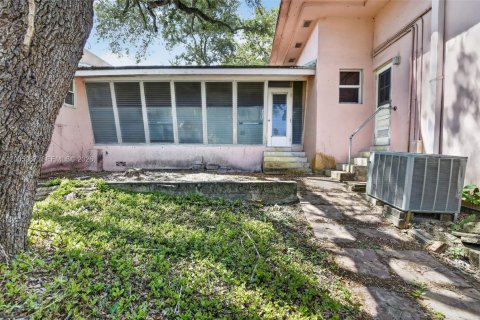 Propiedad comercial en venta en Fort Lauderdale, Florida № 2090425 - foto 11