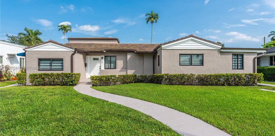 Propiedad comercial en Miami Springs, Florida 281.12 m2 № 2055066