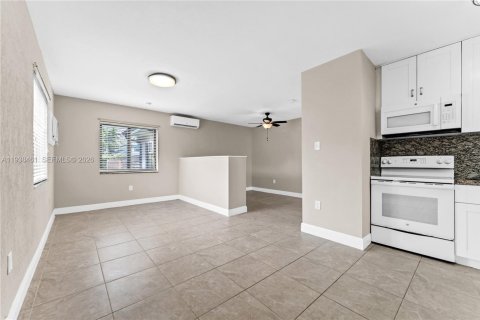 Propiedad comercial en venta en Miami Springs, Florida, 281.12 m2 № 2055066 - foto 27