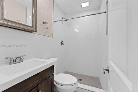 Propiedad comercial en venta en Miami Springs, Florida, 281.12 m2 № 2055066 - foto 15