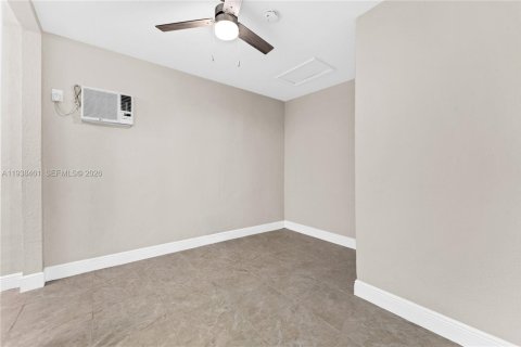 Propiedad comercial en venta en Miami Springs, Florida, 281.12 m2 № 2055066 - foto 7