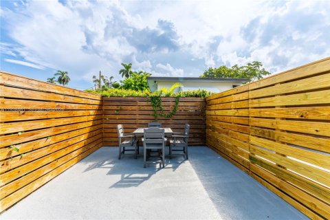 Propiedad comercial en venta en Miami Springs, Florida, 281.12 m2 № 2055066 - foto 25