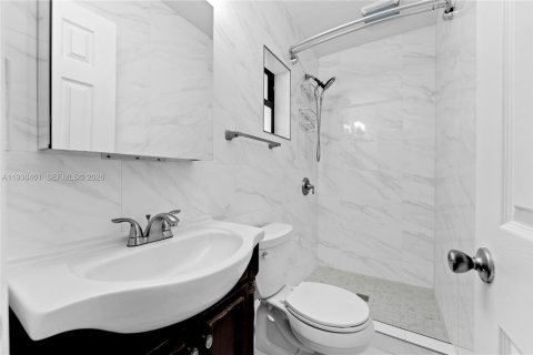 Propiedad comercial en venta en Miami Springs, Florida, 281.12 m2 № 2055066 - foto 12