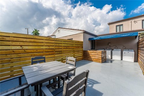 Propiedad comercial en venta en Miami Springs, Florida, 281.12 m2 № 2055066 - foto 26