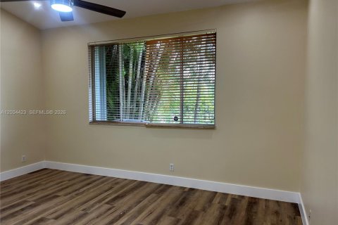 Townhouse in Pembroke Pines, Florida 3 bedrooms, 147.9 sq.m. № 2068576 - photo 9