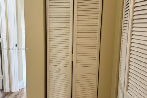 Townhouse in Pembroke Pines, Florida 3 bedrooms, 147.9 sq.m. № 2068576 - photo 8