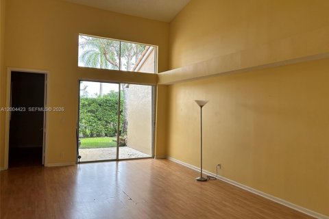 Townhouse in Pembroke Pines, Florida 3 bedrooms, 147.9 sq.m. № 2068576 - photo 2