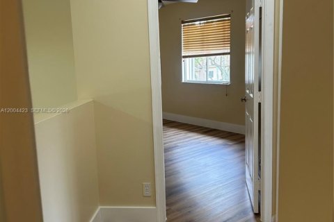 Townhouse in Pembroke Pines, Florida 3 bedrooms, 147.9 sq.m. № 2068576 - photo 7