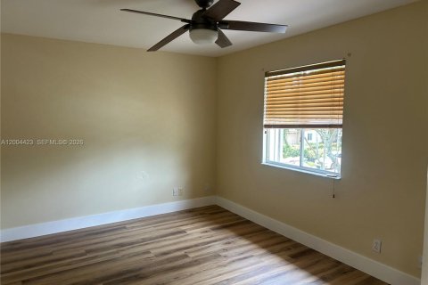 Townhouse in Pembroke Pines, Florida 3 bedrooms, 147.9 sq.m. № 2068576 - photo 11