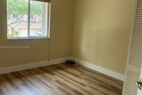 Townhouse in Pembroke Pines, Florida 3 bedrooms, 147.9 sq.m. № 2068576 - photo 13