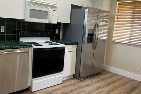 Townhouse in Pembroke Pines, Florida 3 bedrooms, 147.9 sq.m. № 2068576 - photo 5