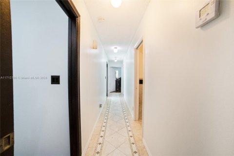 House in Dania Beach, Florida 3 bedrooms, 232.72 sq.m. № 1465462 - photo 28