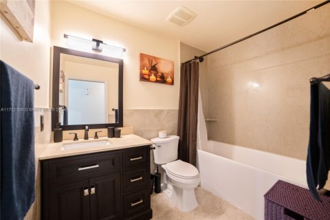 House in Dania Beach, Florida 3 bedrooms, 232.72 sq.m. № 1465462 - photo 29