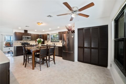 House in Dania Beach, Florida 3 bedrooms, 232.72 sq.m. № 1465462 - photo 20