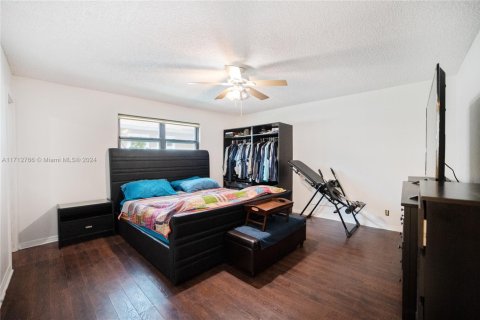 House in Dania Beach, Florida 3 bedrooms, 232.72 sq.m. № 1465462 - photo 26