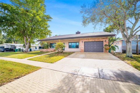 House in Dania Beach, Florida 3 bedrooms, 232.72 sq.m. № 1465462 - photo 1