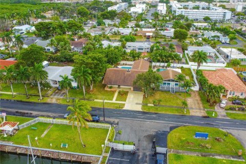 House in Dania Beach, Florida 3 bedrooms, 232.72 sq.m. № 1465462 - photo 11