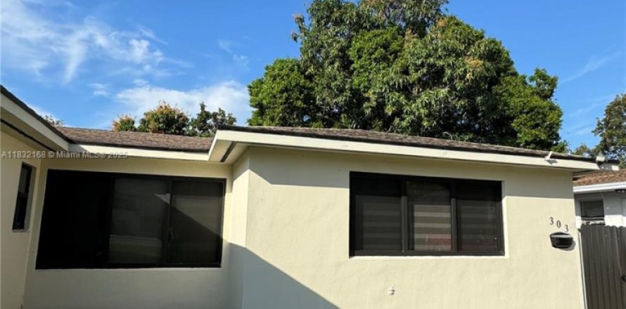 Immobilier commercial à Hallandale Beach, Floride 1 chambre, 296.45 m2 № 1814415