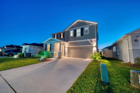 House in Davenport, Florida 5 bedrooms, 221.76 sq.m. № 2204344