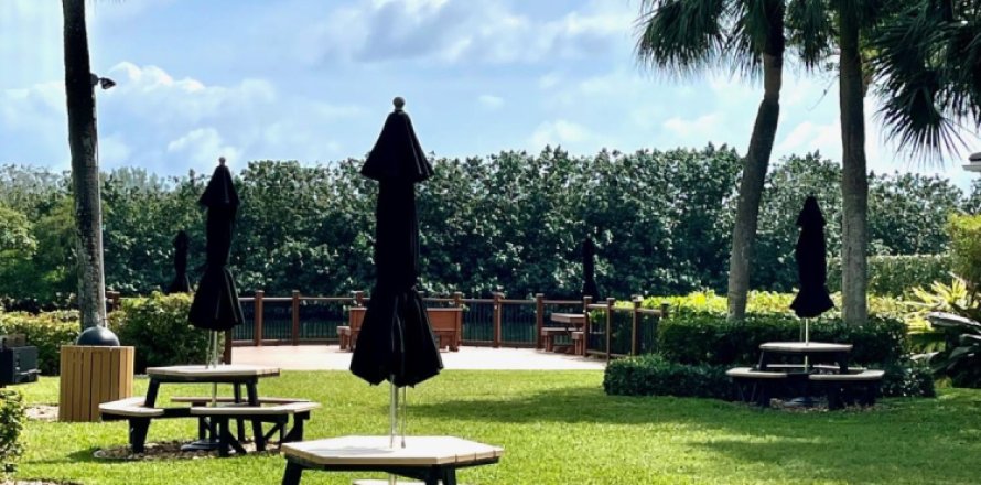 Townhouse in Delray Beach, Florida 2 bedrooms, 118.91 sq.m. № 1037961