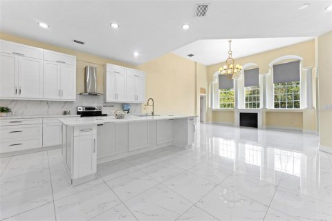 Villa ou maison à vendre à Tampa, Floride: 4 chambres, 300.35 m2 № 2436774 - photo 8