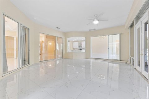 Villa ou maison à vendre à Tampa, Floride: 4 chambres, 300.35 m2 № 2436774 - photo 15