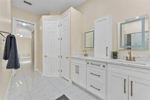 Villa ou maison à vendre à Tampa, Floride: 4 chambres, 300.35 m2 № 2436774 - photo 21