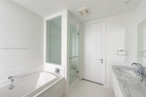 Купить кондоминиум в Майами, Флорида 2 спальни, 160.91м2, № 2168198 - фото 10