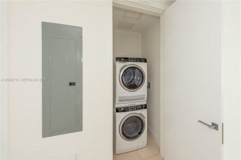Купить кондоминиум в Майами, Флорида 2 спальни, 160.91м2, № 2168198 - фото 17