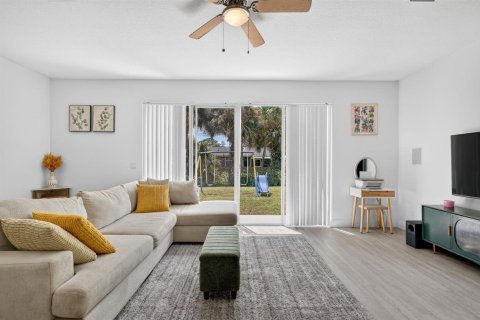 Villa ou maison à vendre à St. Lucie, Floride: 3 chambres, 180.51 m2 № 2365857 - photo 16