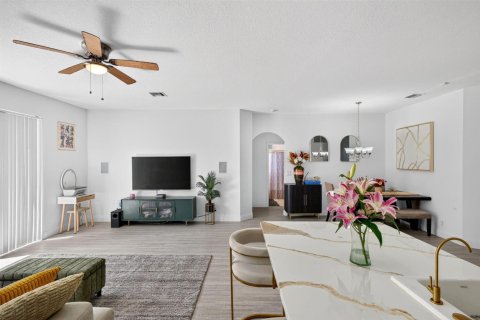 Villa ou maison à vendre à St. Lucie, Floride: 3 chambres, 180.51 m2 № 2365857 - photo 18