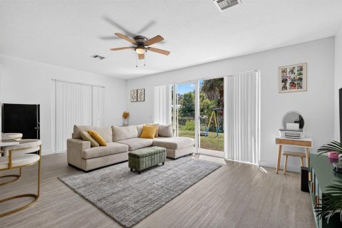 Villa ou maison à vendre à St. Lucie, Floride: 3 chambres, 180.51 m2 № 2365857 - photo 15