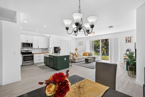 Villa ou maison à vendre à St. Lucie, Floride: 3 chambres, 180.51 m2 № 2365857 - photo 10
