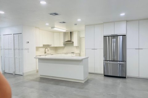 House in Fort Lauderdale, Florida 4 bedrooms, 136.38 sq.m. № 2002438 - photo 9