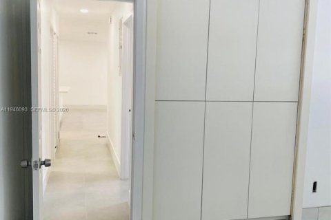 House in Fort Lauderdale, Florida 4 bedrooms, 136.38 sq.m. № 2002438