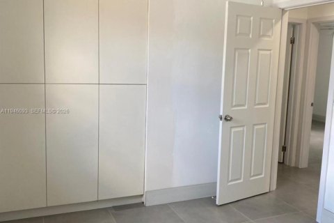 House in Fort Lauderdale, Florida 4 bedrooms, 136.38 sq.m. № 2002438 - photo 5